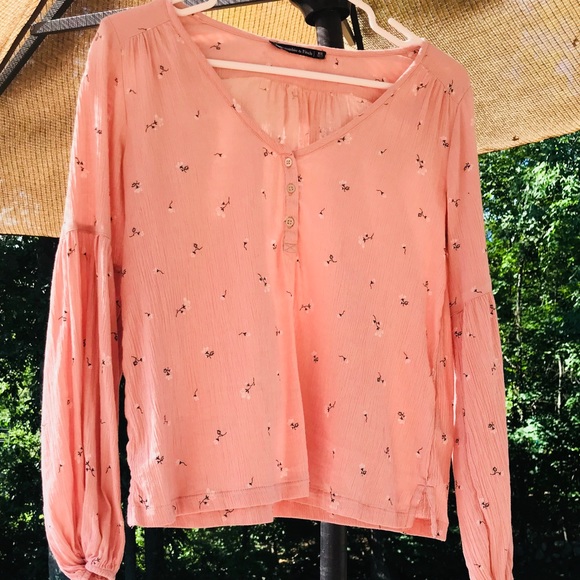 Abercrombie and Fitch blush long sleeved blouse - Picture 2 of 3